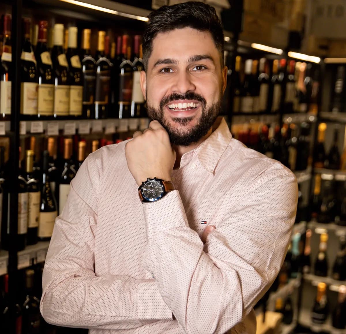 Angelo Luchese em sua vinothèque